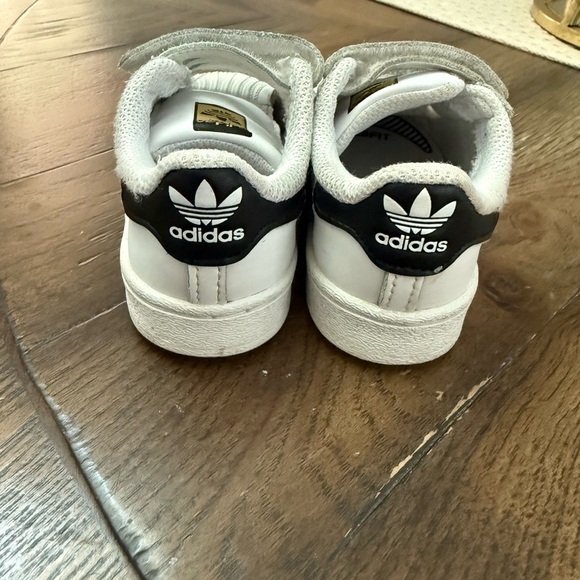 Adidas White Superstar Sneakers with Velcro Straps Size 6 - Picture 3 of 5